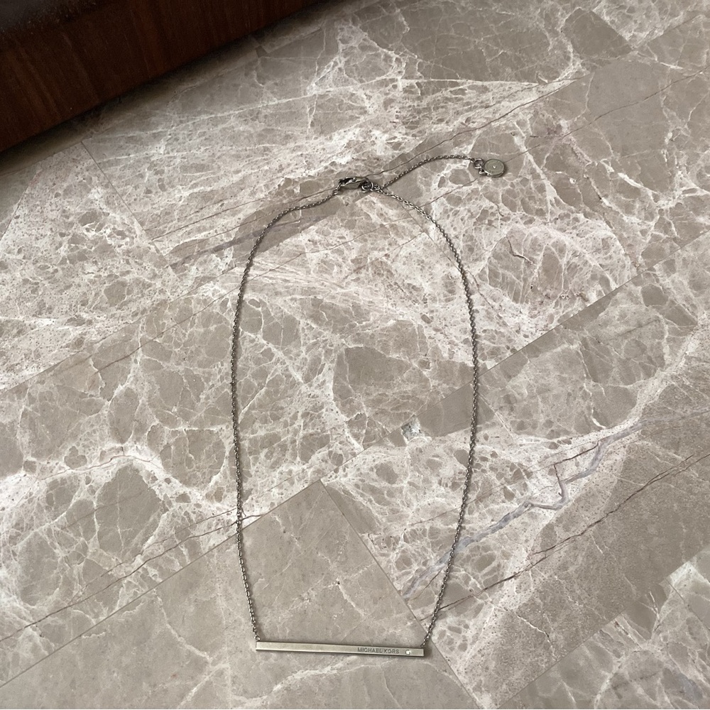 Michael Kors Bar Silver Pendant Necklace choker